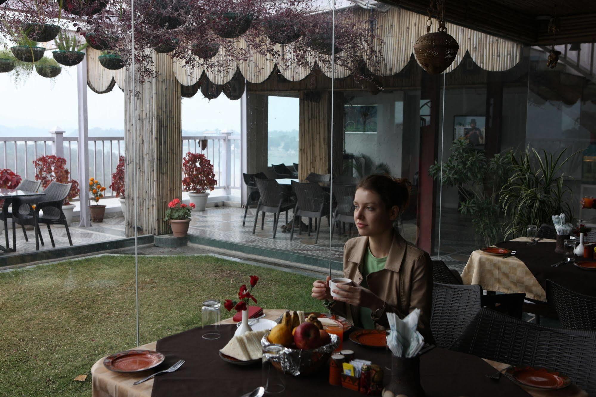 Ellbee Ganga View Hotel Rishīkesh Buitenkant foto