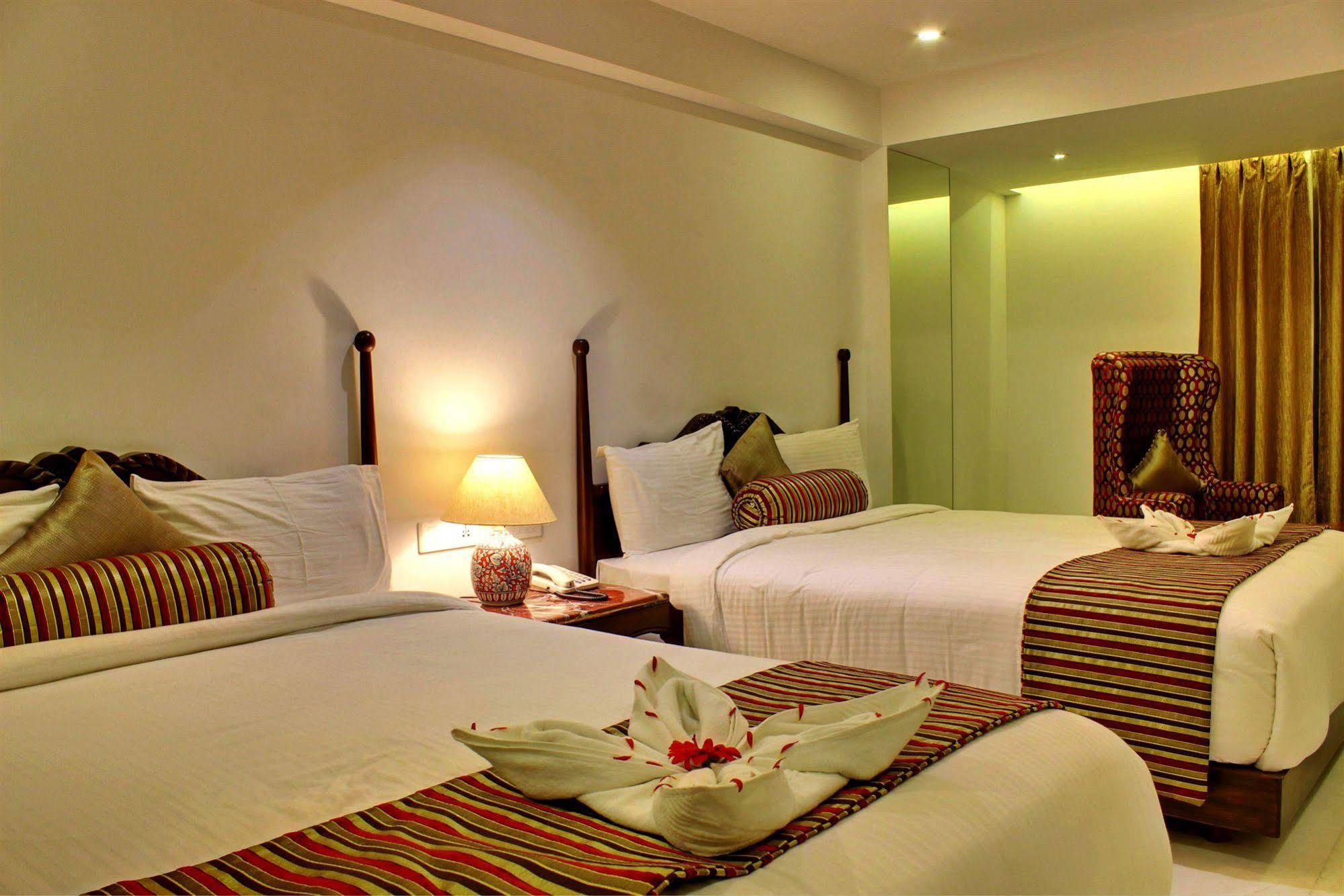 Ellbee Ganga View Hotel Rishīkesh Buitenkant foto